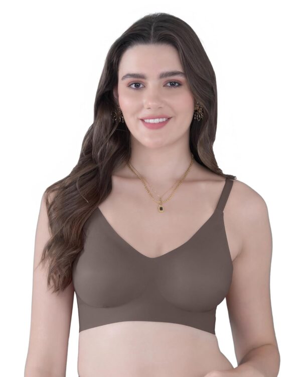 <h3>Tweens Seamless InvisiBra | Bonded | Lightly Padded | Bottom Elastic-Free | Armhole Elastic-Free | Full Coverage | Polyamide Fabric</h3>